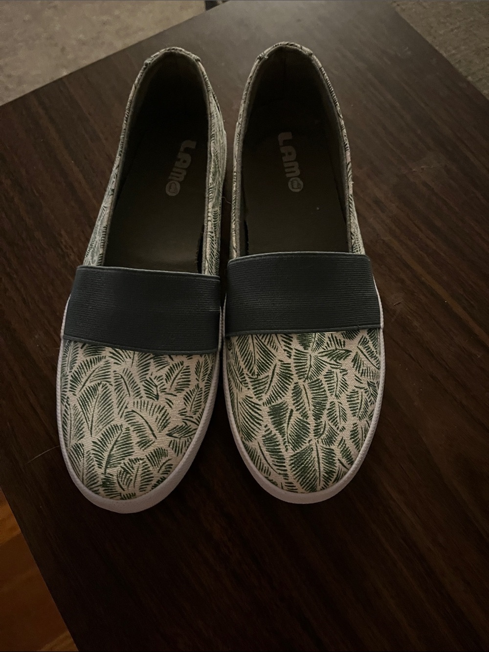 Lamo Women's Green Leaf Canvas Slip-Ons